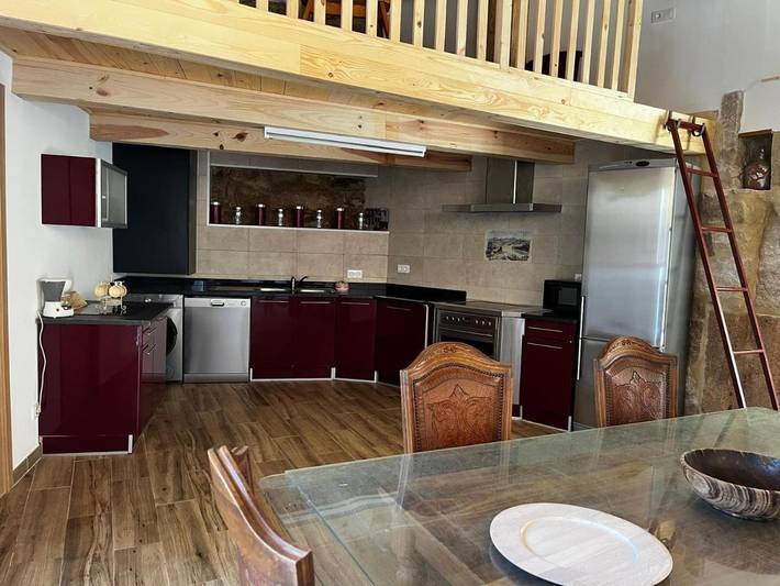 Location de vacances pour 8 personnes, avec Terrasse et Jardin ainsi que Piscine et Vue à Brión - 3
