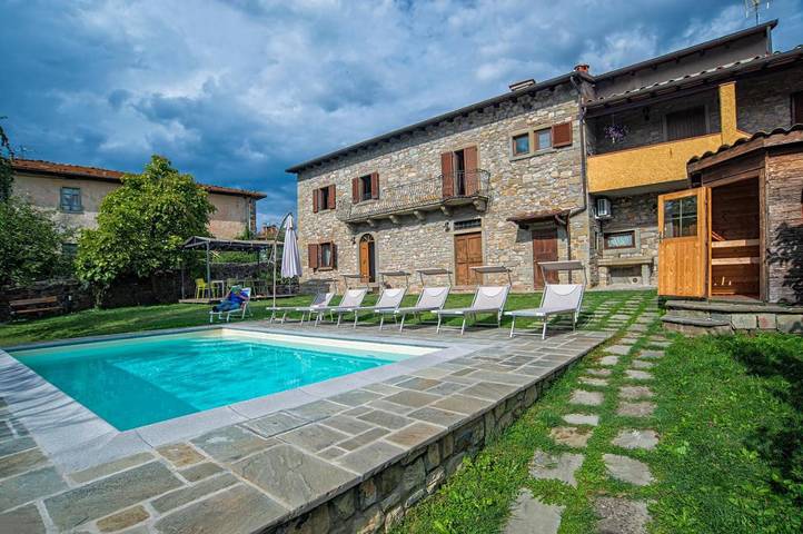 Ferienhaus für 9 Personen, mit Balkon und Terrasse sowie Garten und Pool in Castel San Niccolò