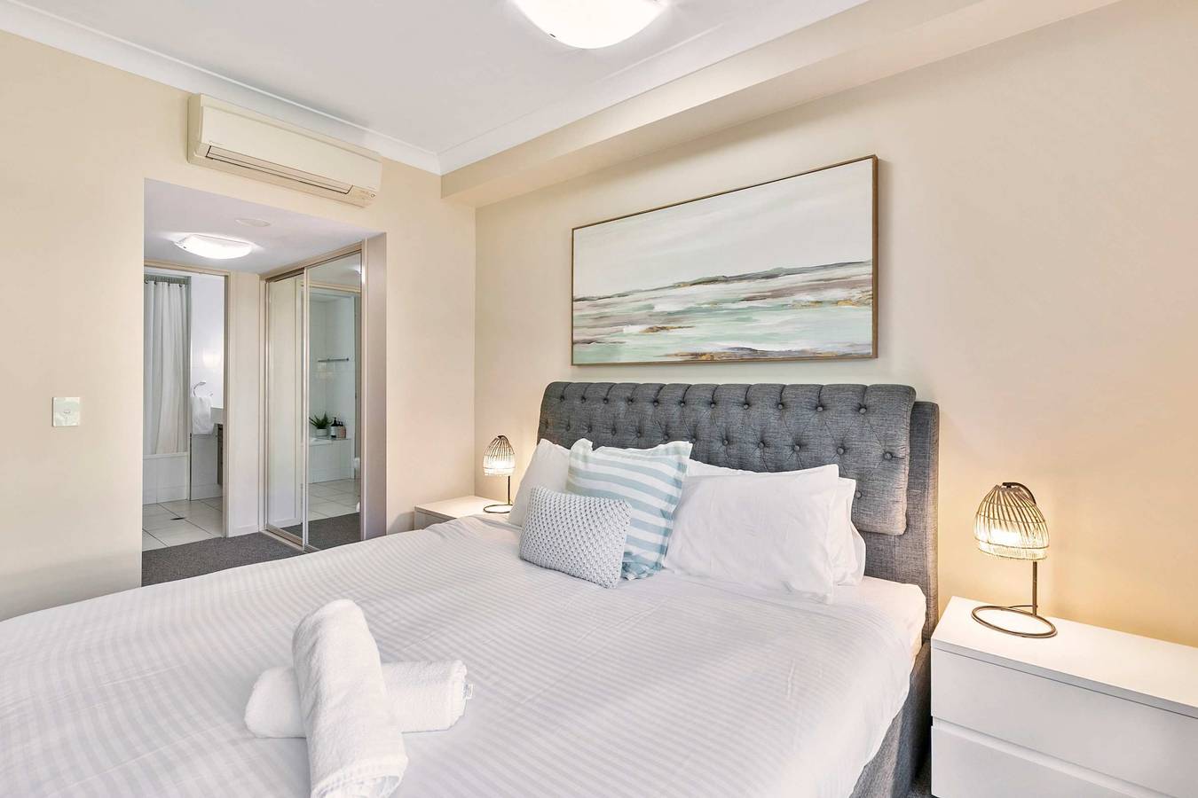 Entire apartment, Lux Cairns - 9 Pools  Bbq and Gym in Parramatta Park, Cairns