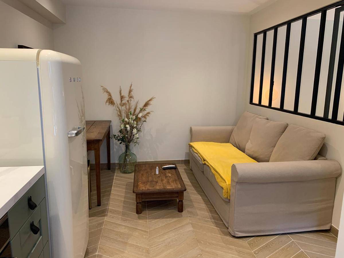 Apartment with Terrace in Beaune, Région de Beaune