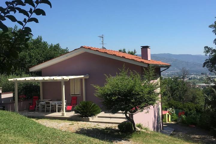 Location de vacances pour 4 personnes, avec terrasse et jardin à Montecarlo (Toscane)