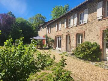 Cottage pour 2 personnes, avec jardin ainsi que terrasse et vue à Saint-Léonard-de-Noblat