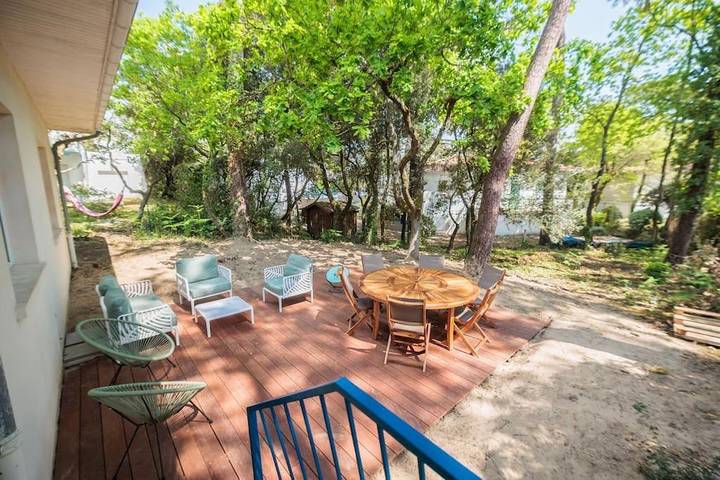 Location de vacances pour 6 personnes, avec Balcon ainsi que Terrasse et Jardin dans Plage de Vallières
