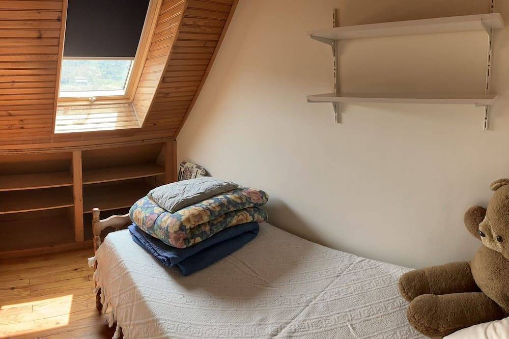 House-Ensuite with Bath-Mountain view in Chambon-sur-Lac, Volcans d'Auvergne Regional Nature Park