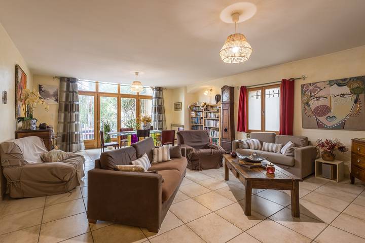 Location de vacances pour 10 personnes, avec terrasse ainsi que jardin et piscine à Vedène - 2