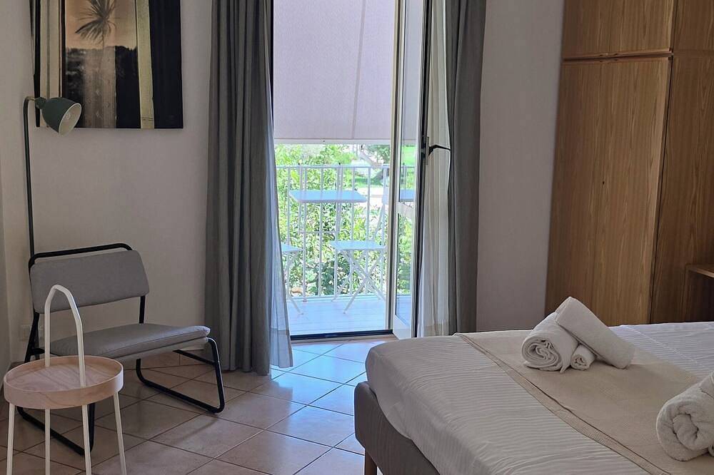 Appartamento intero, Alloggio a 150 mt.dalla spiaggia di serapo e a 300 dal parco reg. di M. Orlando. in Gaeta, Provincia di Latina