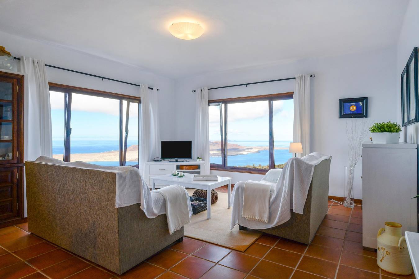 Vacation Home “Casa Vereda del Risco” with Sea View, Mountain View & Garden in Haría, Parque Natural Archipiélago Chinijo