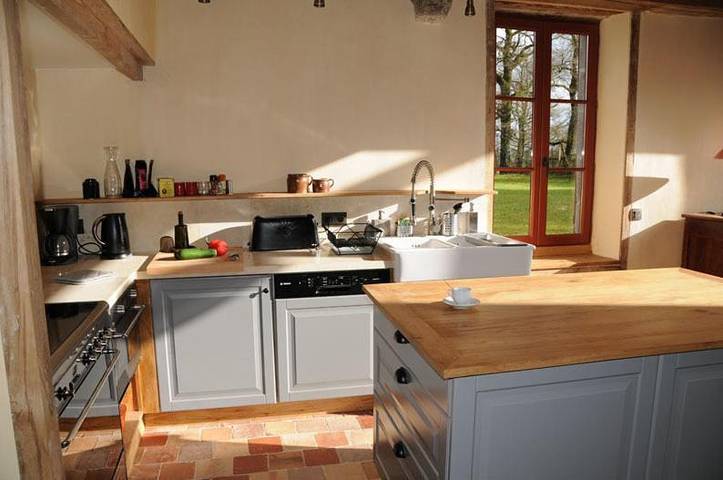 Location de vacances pour 9 personnes, avec jacuzzi et jardin à Lathus-Saint-Rémy - 2