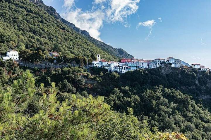 Gîte pour 2 personnes, avec jardin, animaux acceptés dans Revest-les-Roches