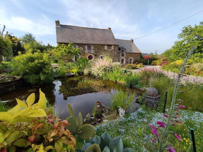 Chambre d’hôte pour 2 personnes, avec Terrasse et Jardin ainsi que Piscine et Vue à Guilliers