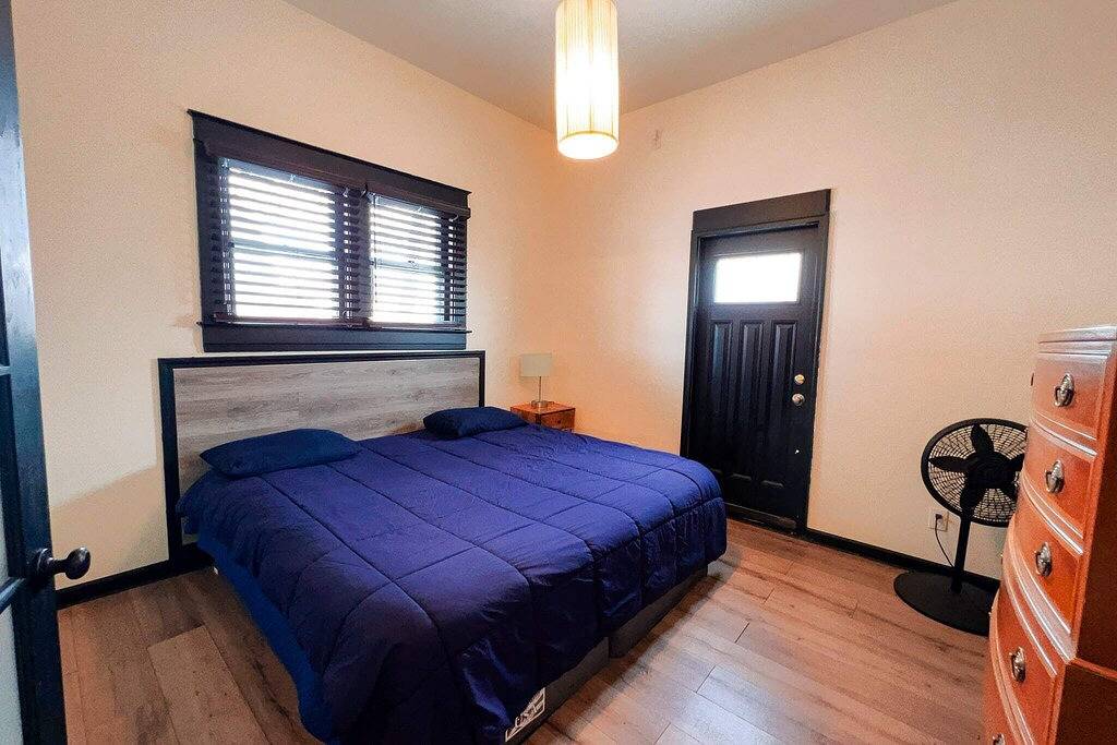 Staneks Pub- 8Br 2.5 Bath Close to Niagara Falls in Niagarafälle (New York State), Niagara County