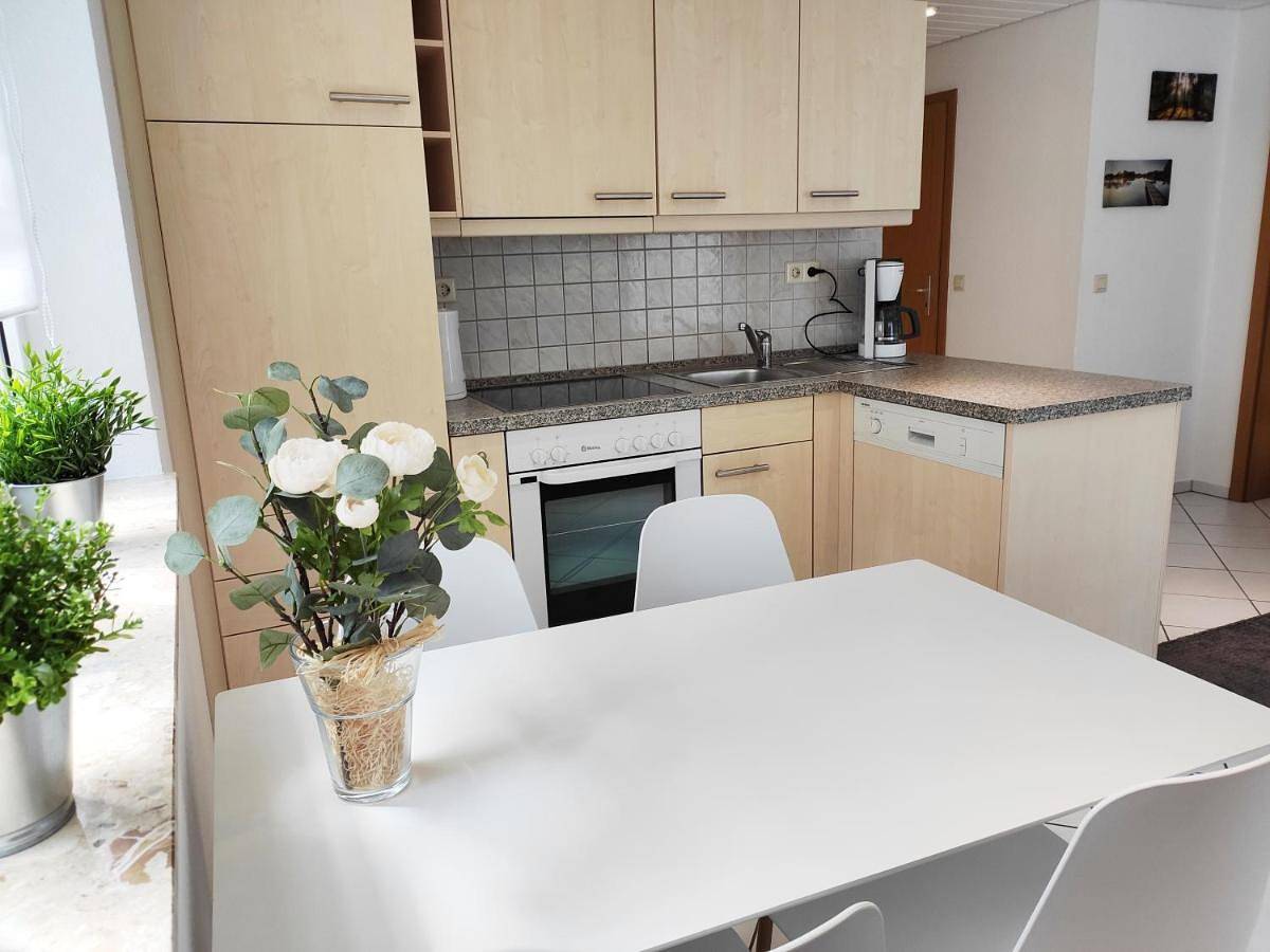 Ganze Wohnung, One-Bedroom Apartment in Oerlinghausen, Kreis Lippe