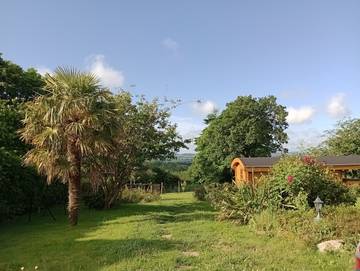Gîte pour 2 personnes, avec jardin dans La Harmoye