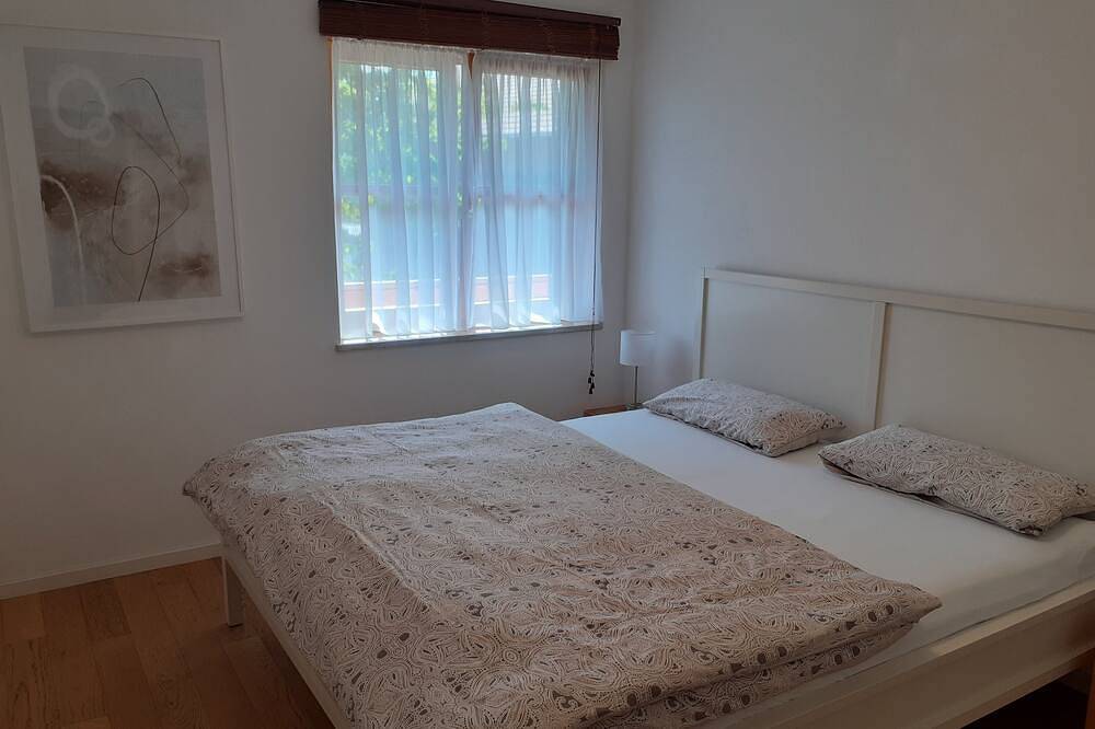 Ganze Wohnung, 30qm, Ferienwohnung mit sep. Schlafzimmer, Umlaufbalkon in Prien am Chiemsee, Chiemsee