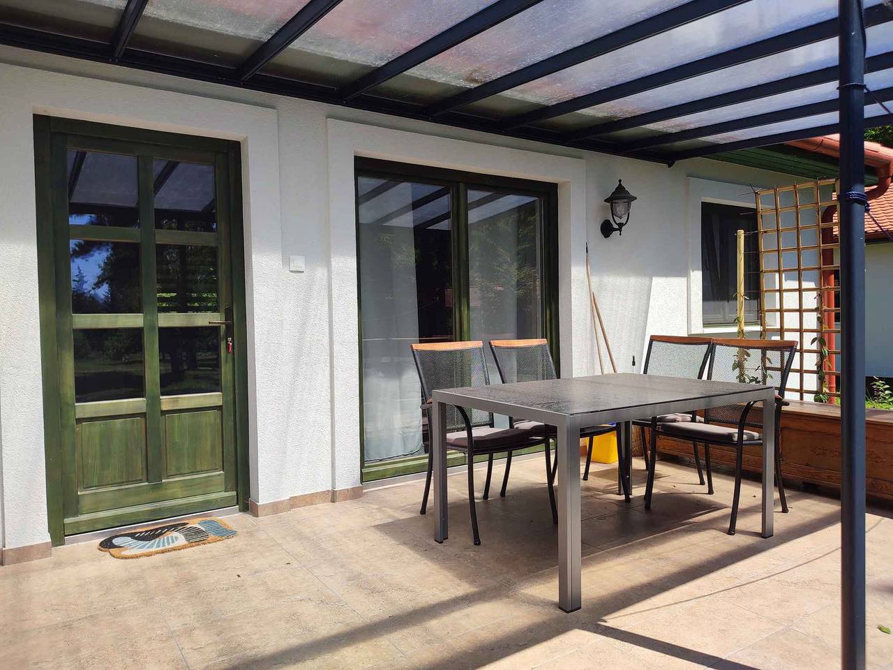 Ganze Ferienwohnung, Ferienwohnung mit Pool und Klimaanlage am Wasser  in Balatonudvari, Balatonfüredi járás