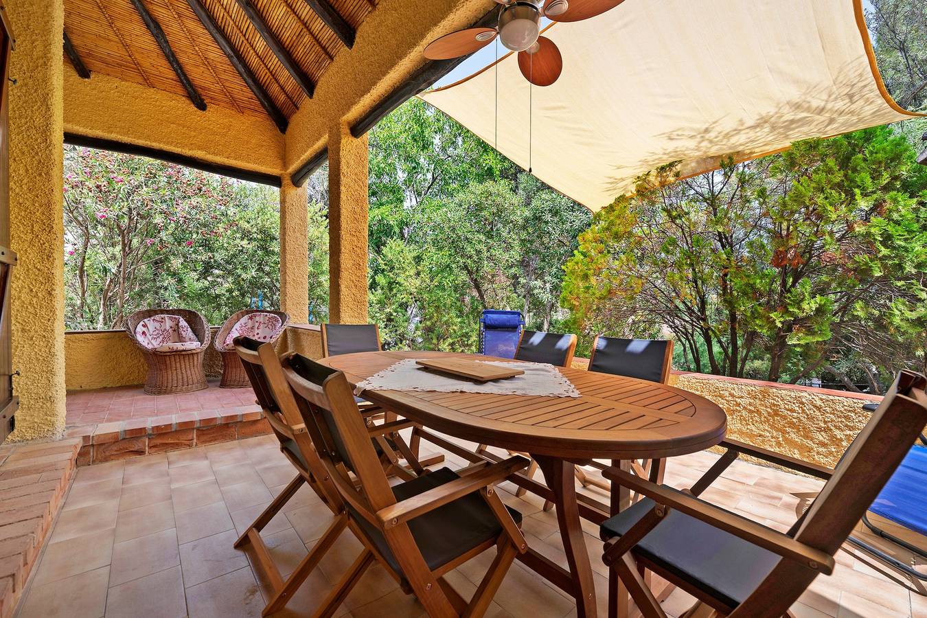 Villa Claudia mit privatem Garten, nur wenige Schritte vom Strand entfernt in Torre delle Stelle, Maracalagonis