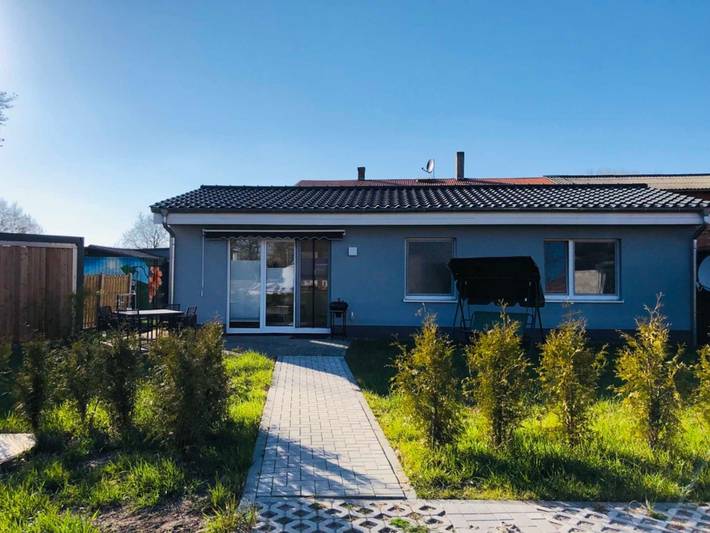 Ferienhaus für 4 Personen, mit Garten und Seeblick sowie Terrasse, kinderfreundlich in Mecklenburgische Seenplatte - 2