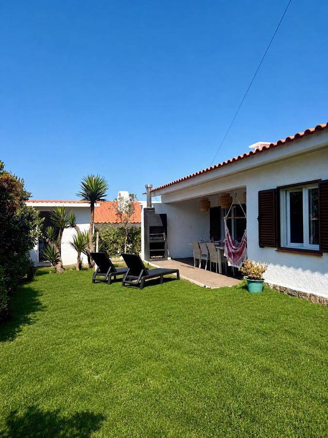 Casa de férias para 8 pessoas, com vista e jardim em Porto Covo