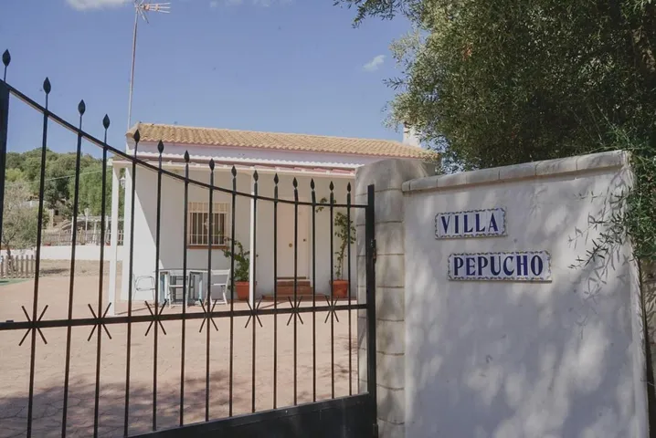 Villa für 5 Personen, mit Pool und Garten sowie Ausblick - 1
