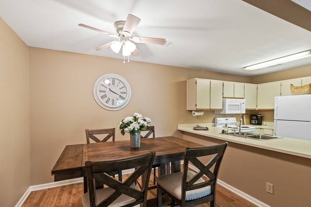 Ganze Wohnung, 601 N Gay Street - Spacious Apartment & Patio in Auburn (AL), Alabama