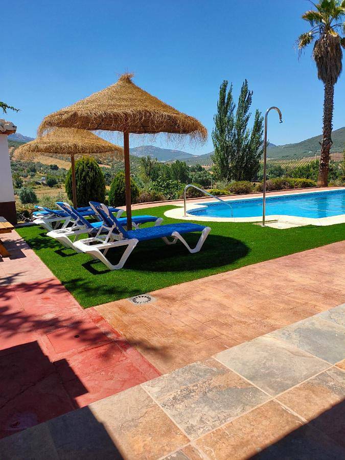 Casa rural para 18 personas, con Balcón y Terraza además de Jardín y Piscina en Villanueva del Rosario - 2