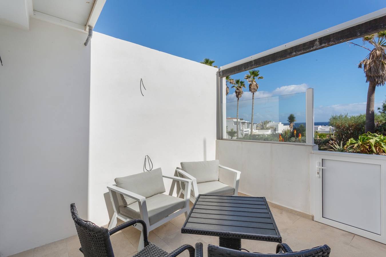 Casa Lotti con vistas al mar, piscina compartida, terraza privada y Wi-Fi in Porís de Abona, Tenerife Sur
