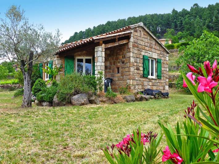 Gîte en pierre avec piscine partagée, Chambonas in Chambonas, Parc naturel régional des Monts d'Ardèche