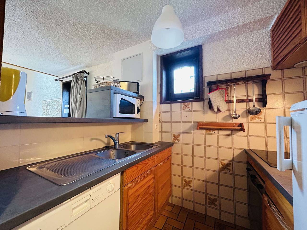 Apartamento entero, Amplio Triplex 4 habitaciones, 7 plazas, cerca de pistas, estacionamiento, tranquilo in Le Monêtier-les-Bains, Serre Chevalier