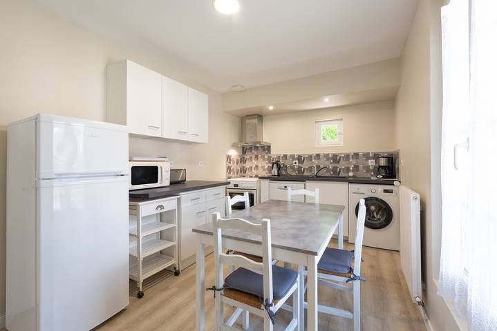 Appartement entier, Appartement 'Mont de Gez' – Cure thermale 21 jours, lave-linge, vue montagne et Wi-Fi in Argelès-Gazost, Pyrénées