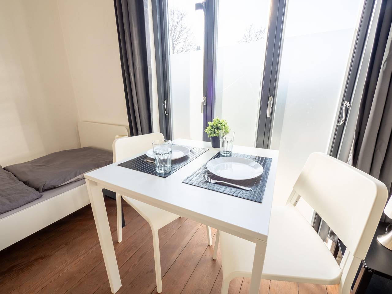 Ganze Ferienwohnung, Monteurwohnung in Villa - 8 Betten, Wlan, Tv, Einbauküche – Ahrensburg Zentrum, Nähe Hamburg - Agrp1201 in Ahrensburg, Kreis Stormarn