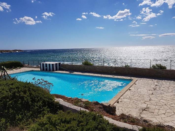 Location de vacances pour 10 personnes, avec balcon et jardin ainsi que piscine et vue dans Plage de Roc Amour