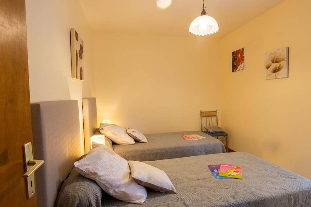 Périgord house with pool, fireplace, Wifi, parking, pets allowed in Daglan, Périgord Noir