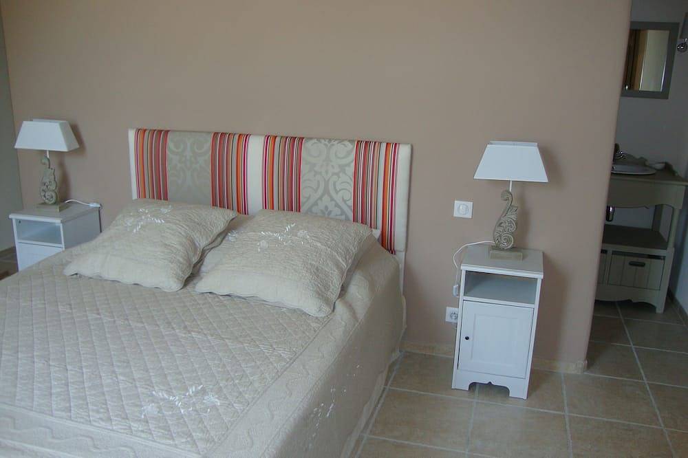 La Maison d'Alfred the charm of an old farmhouse at the foot of the luberon in Cavaillon, Regionaler Naturpark Luberon