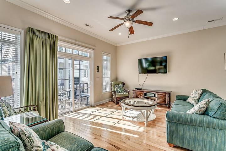 Vacation house for 16 people, with balcony by Myrtle Beach