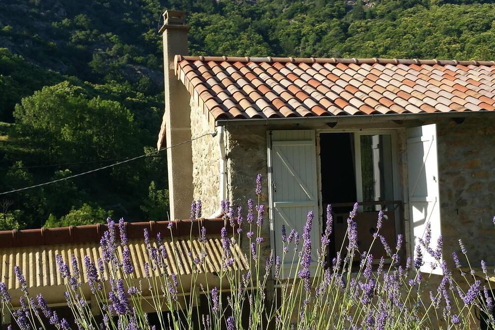 Renovada de piedra de río de acceso privado, acogedor y muy bien equipado in Juvinas, Parc naturel régional des Monts d'Ardèche