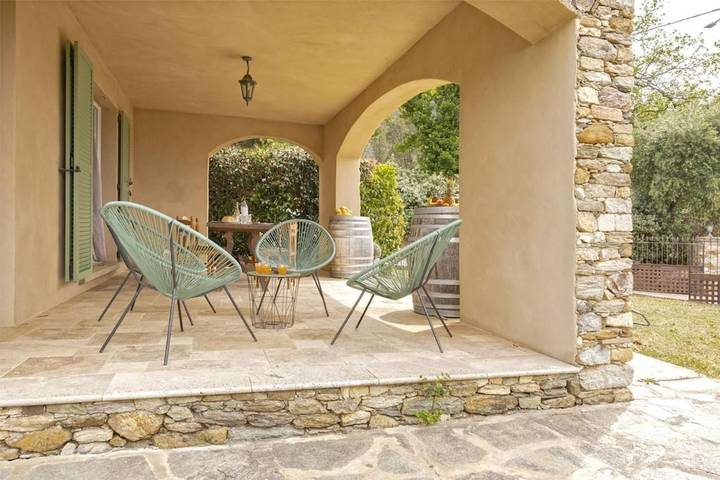 Appartement de vacances pour 4 personnes, avec terrasse et jardin