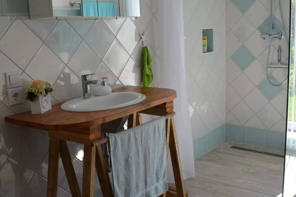 Ganze Wohnung, Modernes Apartment 40 qm, 2 Pers., großer Garten Nähe Badesee in Broock (Lübz) in Lübz, Ludwigslust-Parchim
