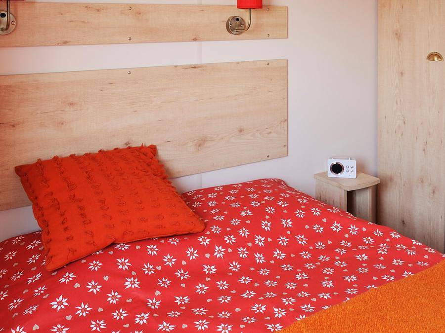Camping Les chênes - Hébergement 4 personnes - Climatisée - 2 ch - 8,10 x 3.22m / Cigale, Grillon, Chardonnet, Mésange in Junas, Région de Nîmes