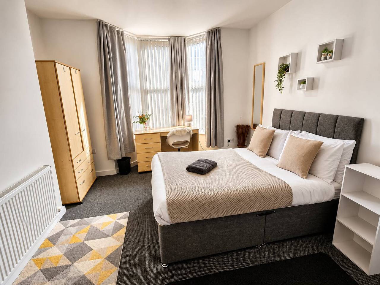 House in Kensington for 16 guests in Liverpool, Merseyside