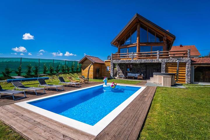 Ferienhaus für 7 Personen, mit Garten und Pool sowie Whirlpool und Sauna, kinderfreundlich
