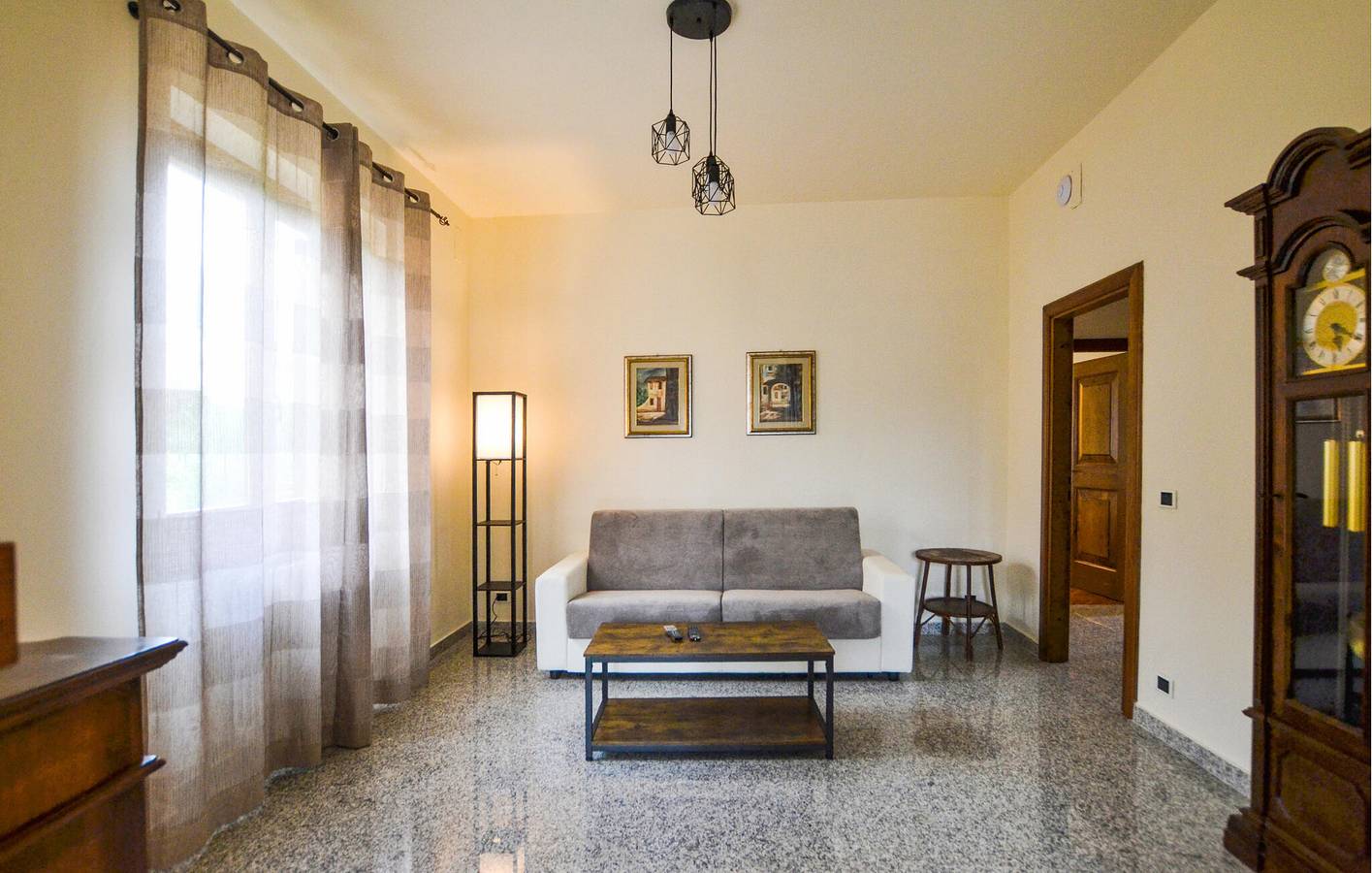Geheel vakantieappartement, Chique appartement met tuin en parkeerplaats bij Bugiana in Monte San Savino, Chianti