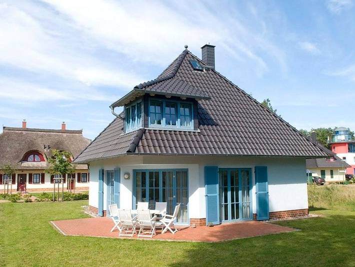 Ferienhaus für 6 Personen, mit Balkon und Terrasse sowie Garten in Glowe