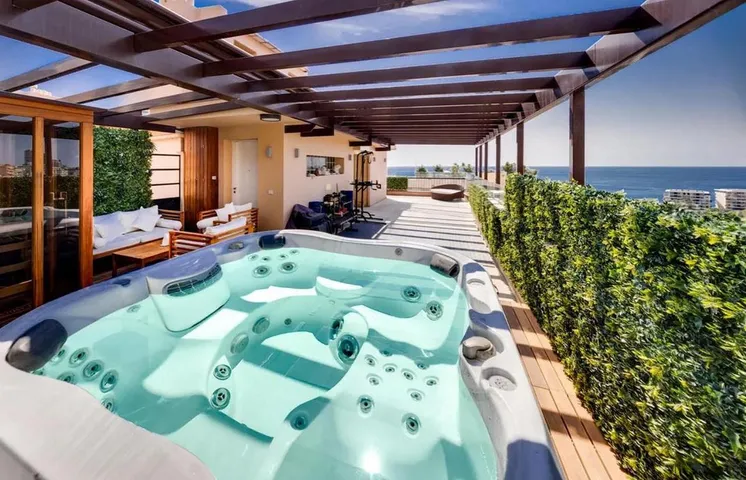 Habitación para 2 personas, con jacuzzi y piscina además de sauna y jardín, Familias con niños - 1