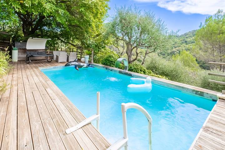 Casa rural para 5 personas, con Balcón además de Jacuzzi y Jardín