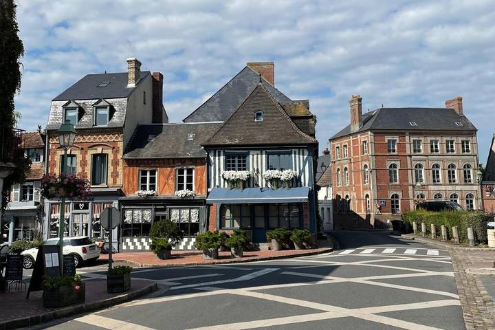 Location de vacances pour 12 personnes, avec piscine ainsi que vue et jardin à Beuvron-en-Auge - 2