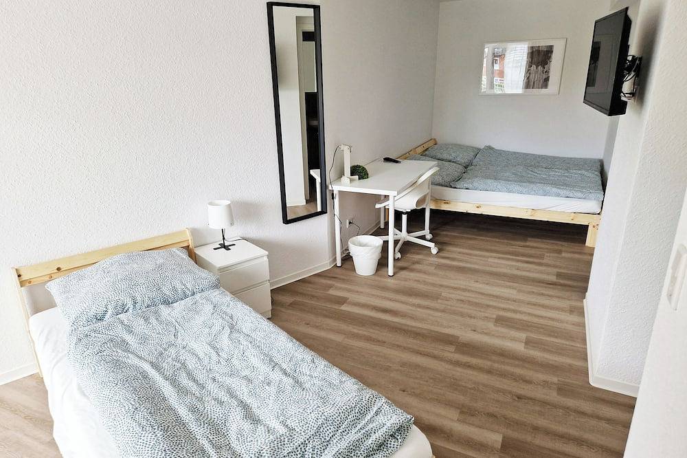 Ganze Wohnung, Weser Pension - Dreibettzimmer mit eigenem Bad Nr. 5 in Unterweser, Brake