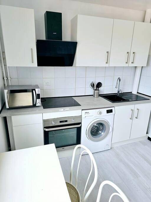Appartement entier, One-Bedroom Apartment in Garges-lès-Gonesse, Val-d'Oise