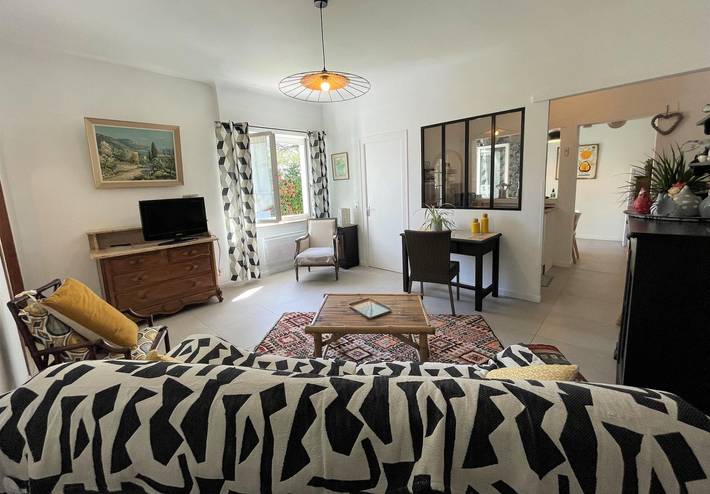 Gîte pour 4 personnes, avec terrasse ainsi que piscine et jardin, animaux acceptés en Pyrénées-Atlantiques - 2