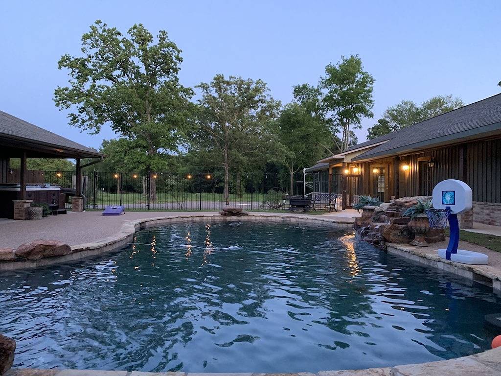 Elken Retreat Experience: relax, rest, enjoy Suite 3 in Van Zandt County