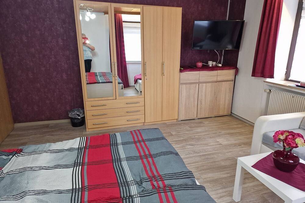 Ganze Wohnung, Kinderfreundliche Ferienwohnung mit familiärem Ambiente in Grettstadt, Fränkisches Weinland